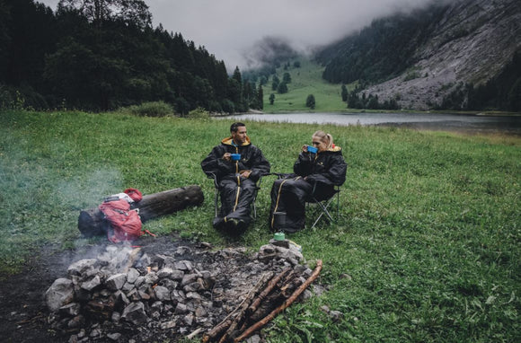 Camping bei Schlechtwetter am Obersee - im CozyBag, dem besten outdoor Schlafsack mit Armen!